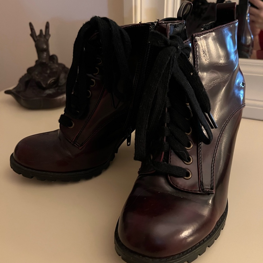 Burgundy combat boot heel size 9